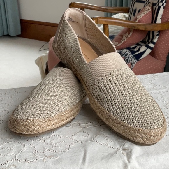 Easy Spirit Hassie 2 Slip On Natural/Gold Metallic Espadrilles NWT - Picture 1 of 12